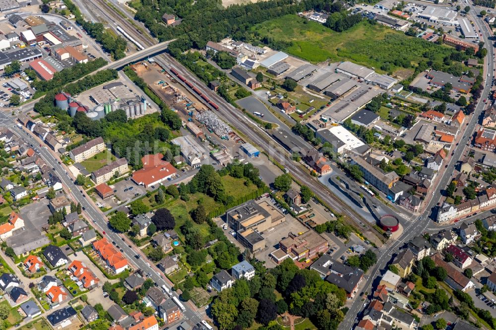 Luftbild Beckum - Gleisverlauf und Bahnhofsgebäude und Kulturzentrum Kulturbahnhof Beckum in Beckum im Bundesland Nordrhein-Westfalen, Deutschland