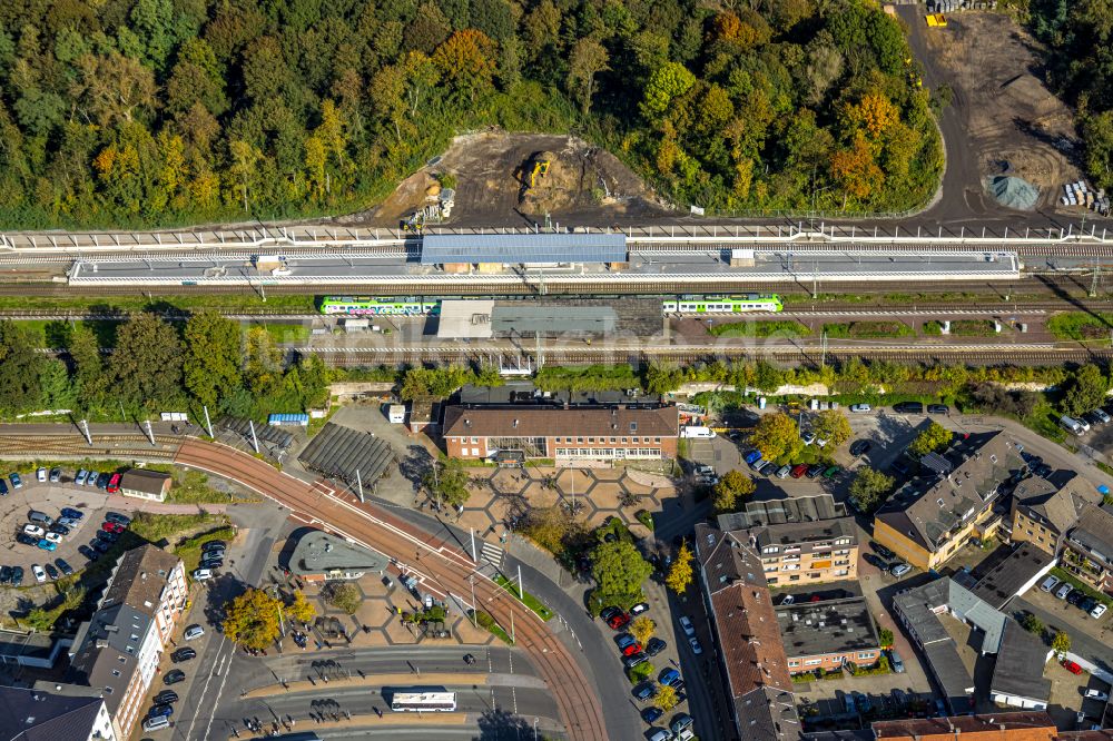 Luftbild Dinslaken - Gleisverlauf und Bahnhofsgebäude mit Tunnelarbeiten in Dinslaken im Bundesland Nordrhein-Westfalen, Deutschland