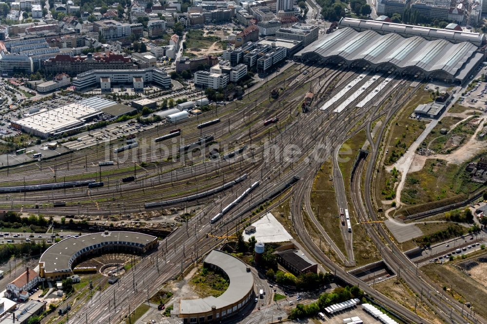 Leipzig von oben - Gleisverlauf am Hauptbahnhof der Deutschen Bahn in Leipzig im Bundesland Sachsen, Deutschland