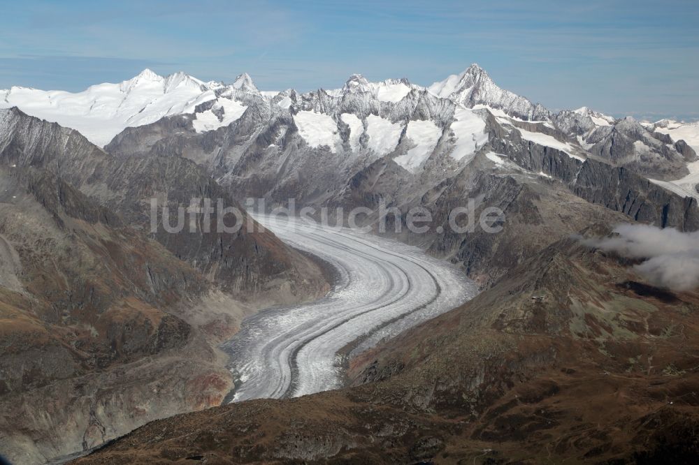 Fieschertal aus der Vogelperspektive: Gletscher am Concordiaplatz in der Felsen- und Berglandschaft in Fieschertal im Kanton Wallis, Schweiz