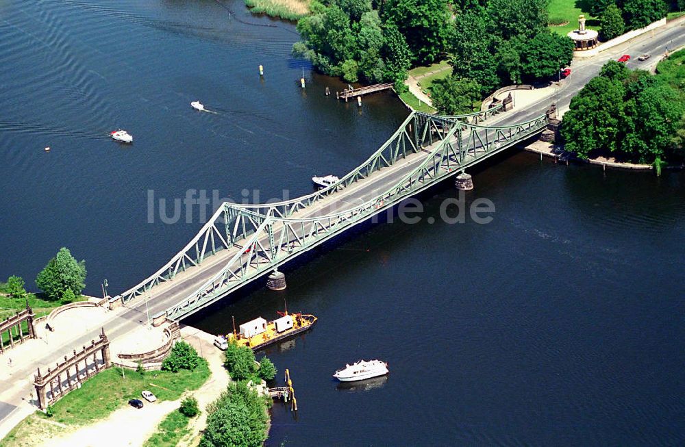 Potsdam-Babelsberg aus der Vogelperspektive: Glienicker Brücke.