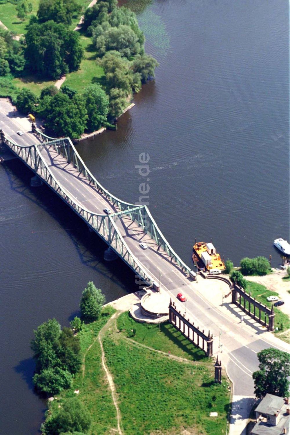 Potsdam aus der Vogelperspektive: Glienicker Brücke.