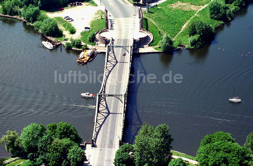 Potsdam aus der Vogelperspektive: Glienicker Brücke.