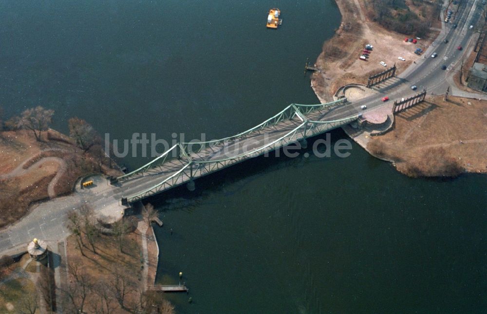 Berlin aus der Vogelperspektive: Glienicker Brücke in Potsdam im Bundesland Brandenburg