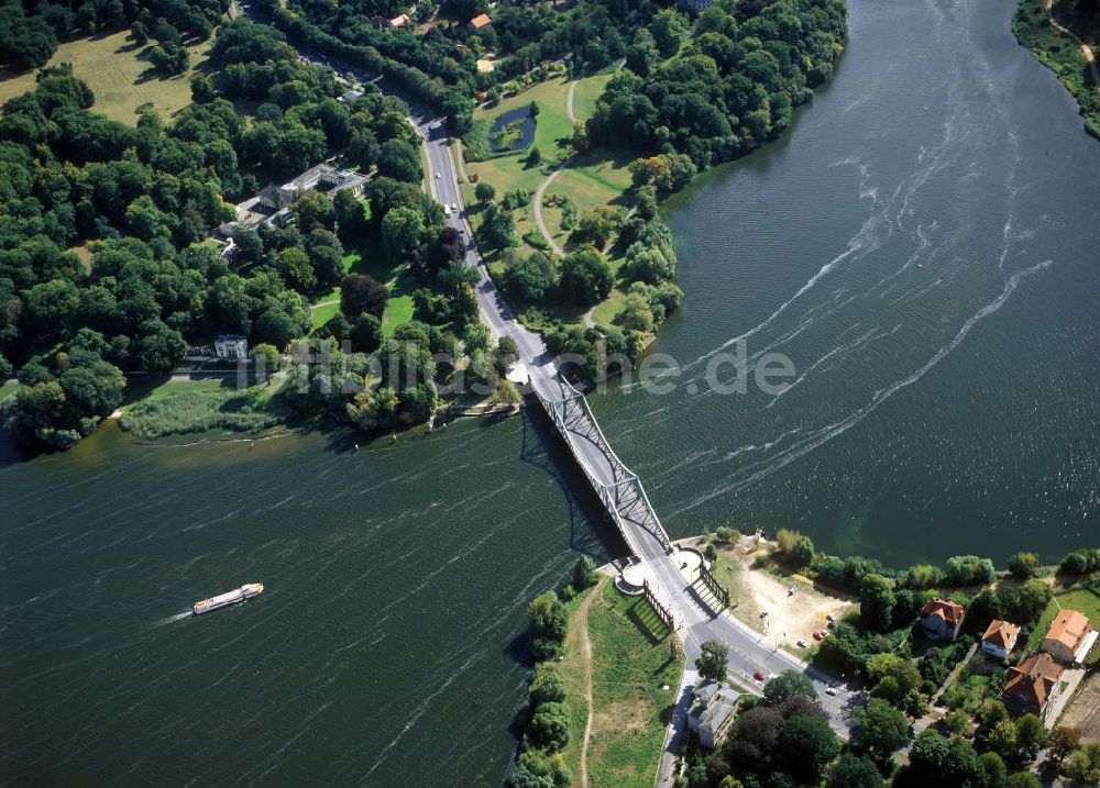 Potsdam aus der Vogelperspektive: Glienicker Brücke zwischen Potsdam und Berlin