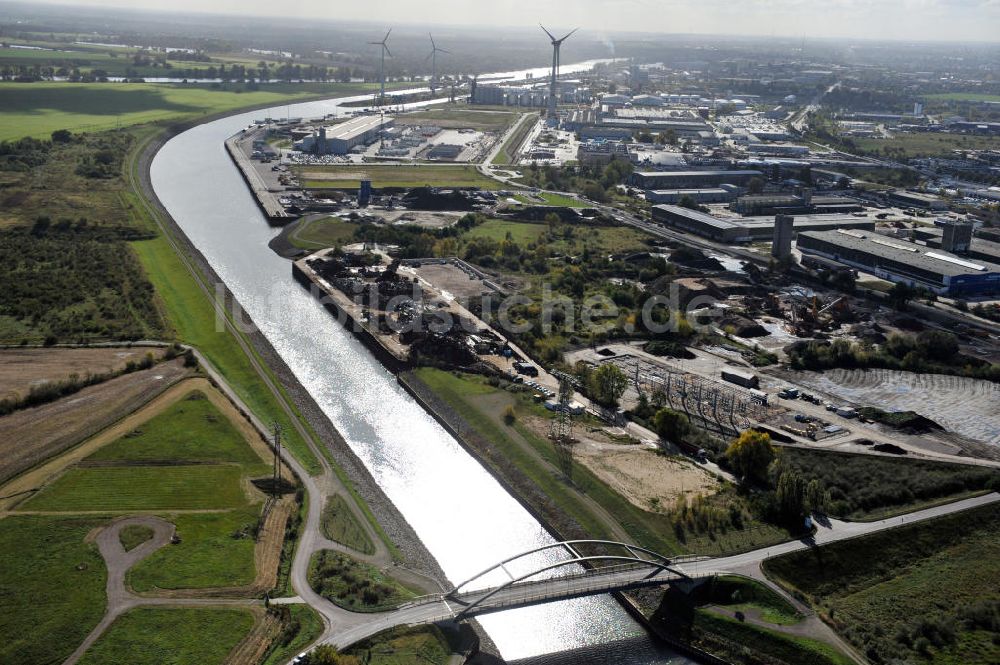 Magdeburg von oben - Glindenberger Brücke Rothenseer Verbindungskanal in Magdeburg