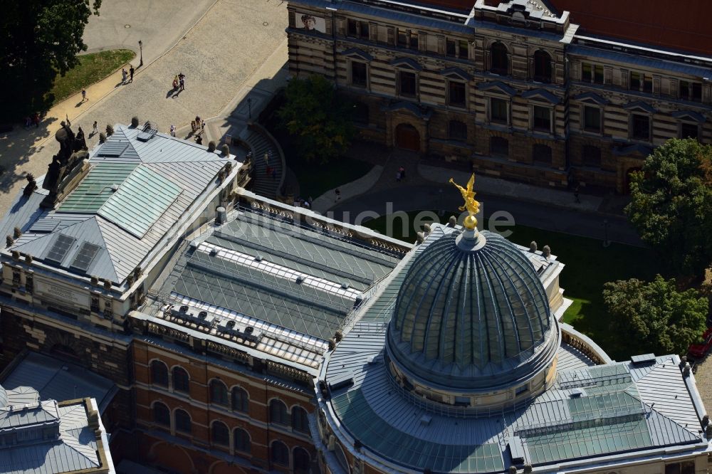 Luftbild Dresden - Gläserne Kuppel der Kunsthalle im Lipsiusbau in der Altstadt von Dresden