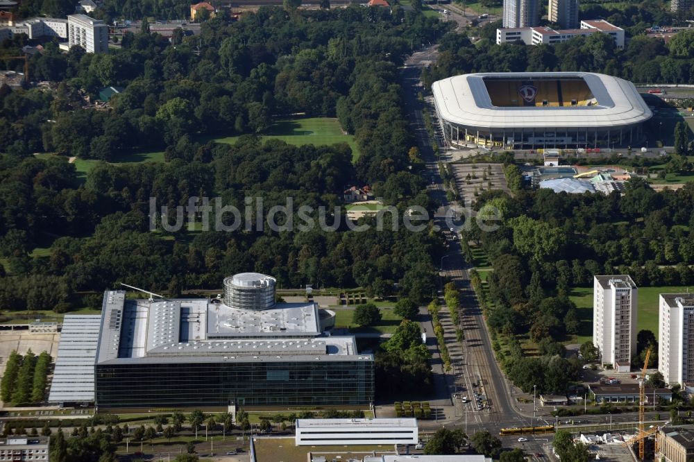 Luftbild Dresden - Gläserne VW Manufaktur in Dresden im Bundesland Sachsen