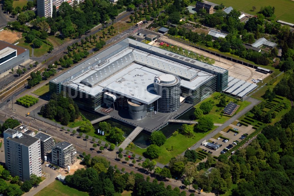 Luftbild Dresden - Gläserne VW Manufaktur in Dresden im Bundesland Sachsen