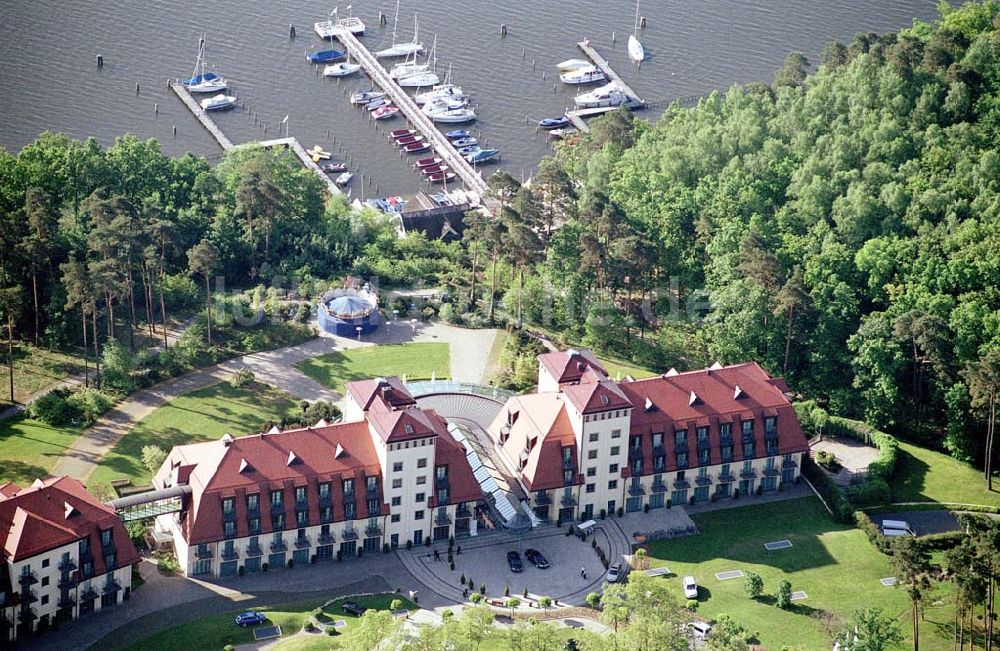 Wilkendorf / Brandenburg aus der Vogelperspektive: Golf- und Schloßhotel Wilkendorf am Scharmützelsee. Ort: Wilkendorf / Brandenburg Datum: 21.05.2003 NC-KB 200