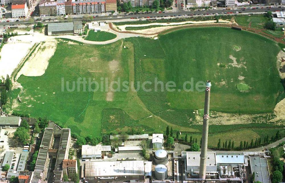 Berlin aus der Vogelperspektive: Golfanlage auf dem Abrißgelände des Stadion der Weltjugend an der Chausseestraße