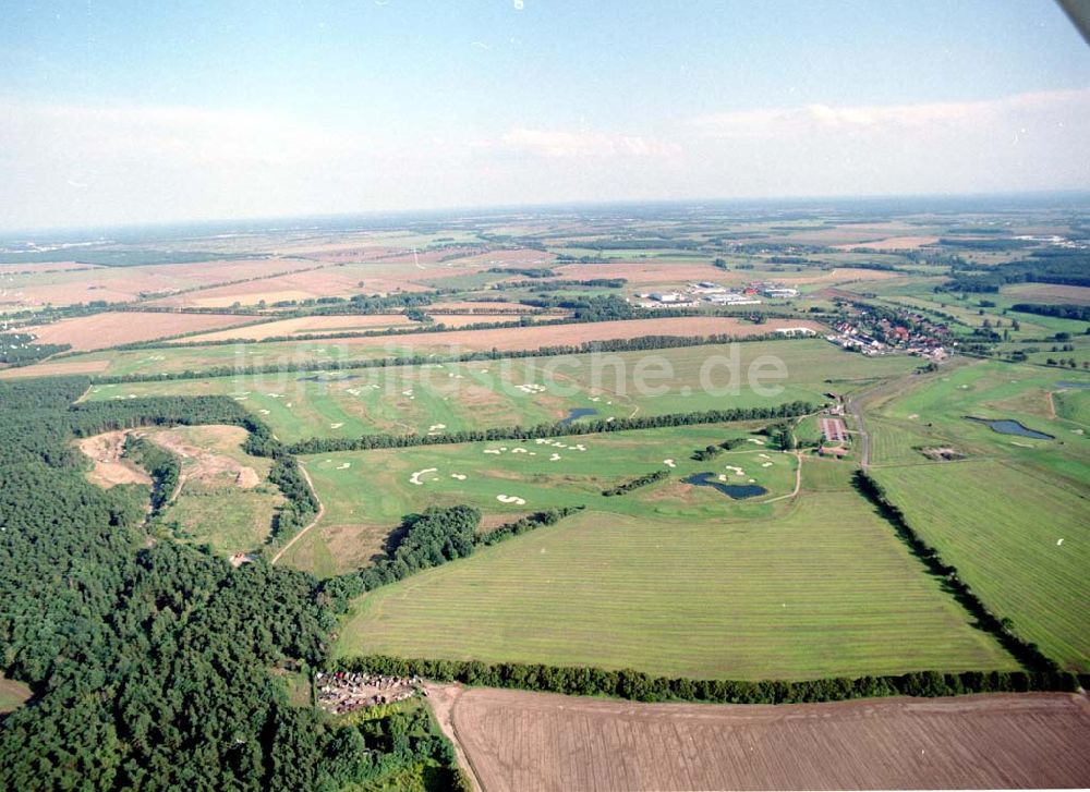 Groß - Kienitz von oben - Golfplatz bei Groß-Kienitz am Flughafen Berlin - Schönefeld / BRB.