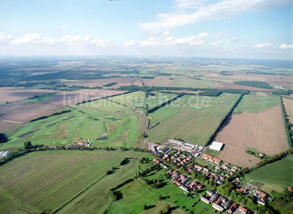 Groß - Kienitz aus der Vogelperspektive: Golfplatz bei Groß-Kienitz am Flughafen Berlin - Schönefeld / BRB.