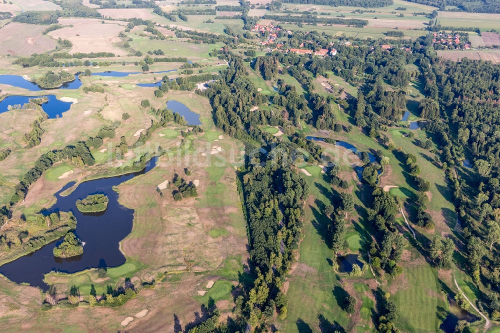 Lüdersburg von oben - Golfplatz Golfanlage Schloss Lüdersburg in Lüdersburg im Bundesland Niedersachsen, Deutschland