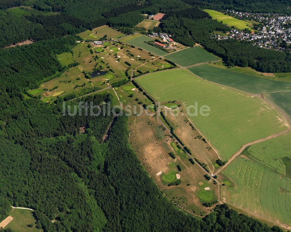 Kirschweiler von oben - Golfplatz des Golfclub Edelstein-Hunsrück in der Ortsgemeinde Kirschweiler im Bundesland Rheinland-Pfalz