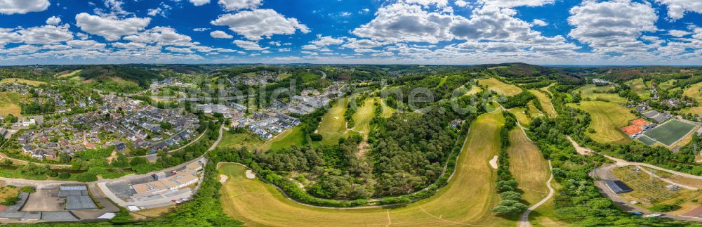 Overath aus der Vogelperspektive: Golfplatz Golfclub Der Lüderich in Overath im Bundesland Nordrhein-Westfalen, Deutschland