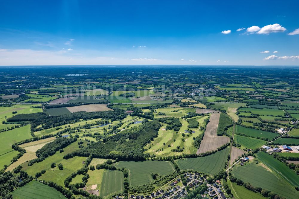 Alveslohe aus der Vogelperspektive: Golfplatz Gut Kaden Golf - und Hotelanlage in Alveslohe im Bundesland Schleswig-Holstein, Deutschland