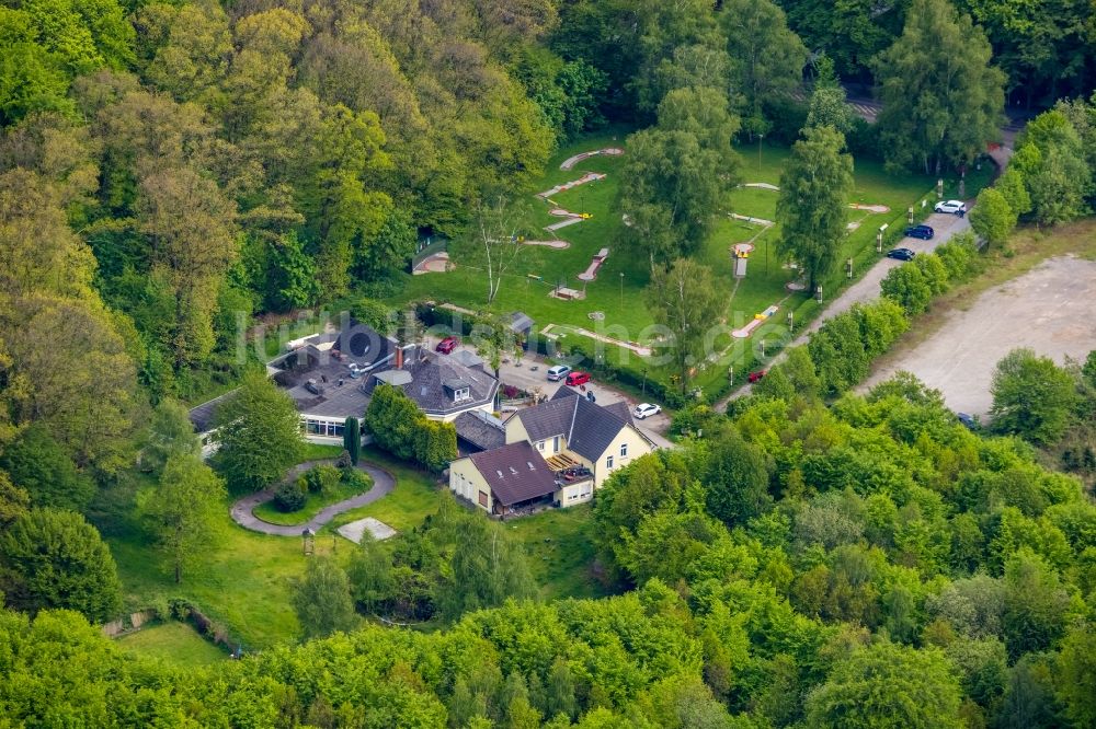 Luftbild Gelsenkirchen - Golfplatz der Minigolf- Anlage am Restaurant Löwenpark Wok & Grill an der Westerholter Straße im Ortsteil Buer in Gelsenkirchen im Bundesland Nordrhein-Westfalen, Deutschland