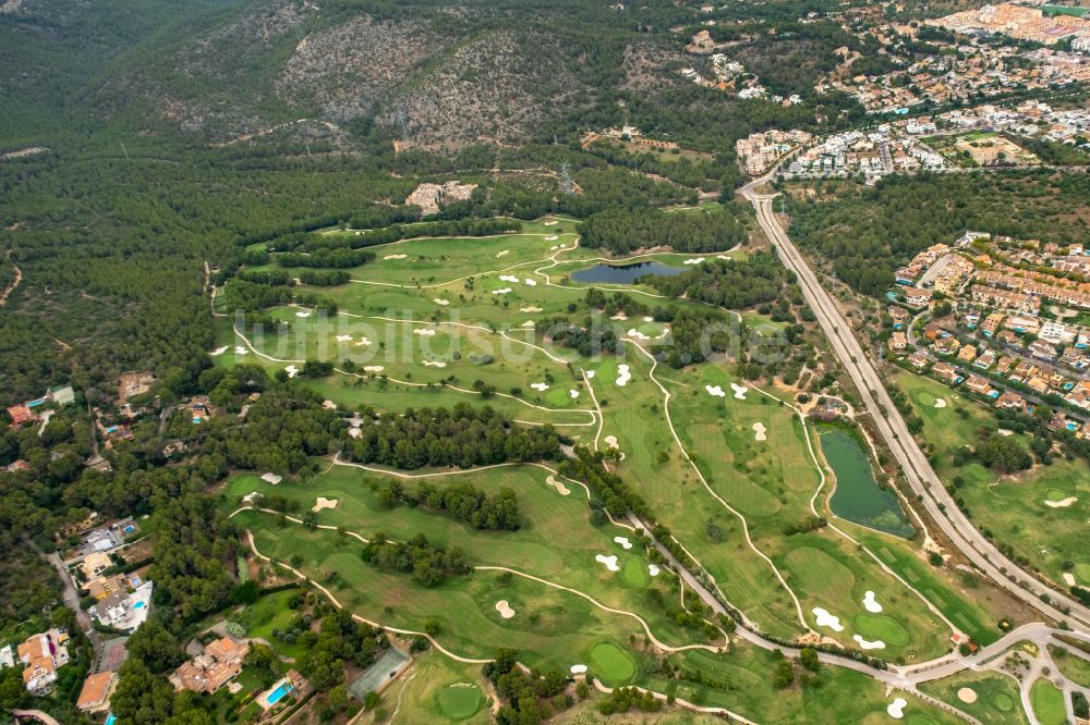 Palma von oben - Golfplatz in Palma in Balearische Insel Mallorca, Spanien