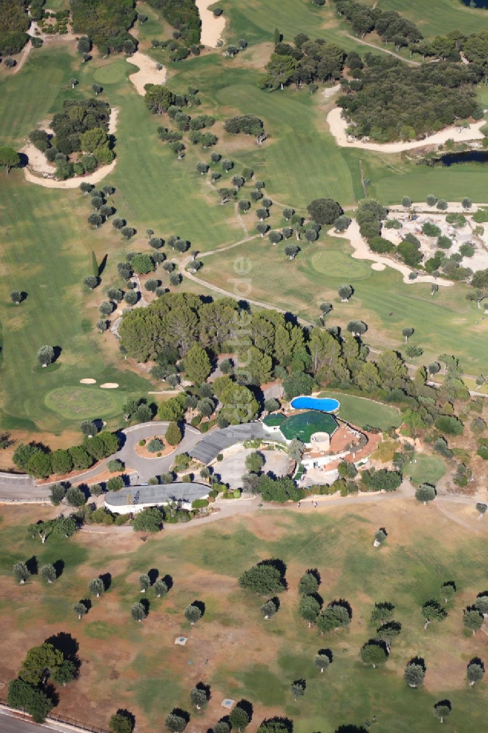 Pollença aus der Vogelperspektive: Golfplatz in Pollença Mallorca auf der balearischen Mittelmeerinsel Mallorca, Spanien