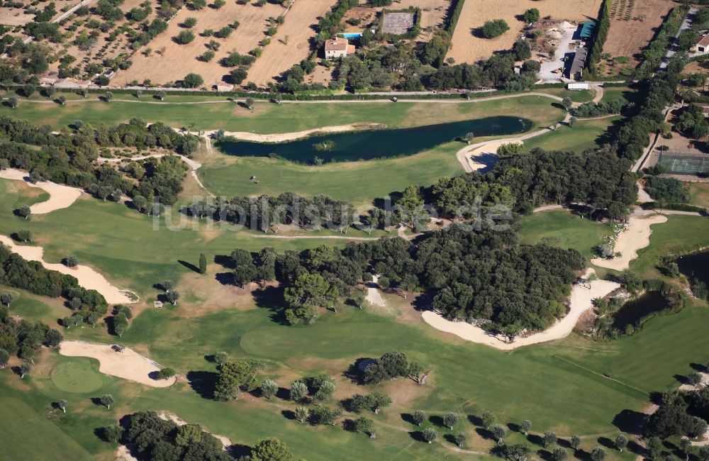 Luftaufnahme Pollença - Golfplatz in Pollença Mallorca auf der balearischen Mittelmeerinsel Mallorca, Spanien