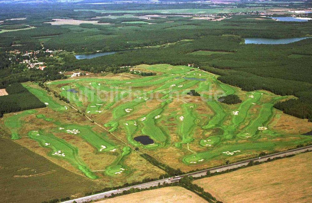 Prenden / Brandenburg aus der Vogelperspektive: Golfplatz Prenden an der Autobahn nach Prenzlau oberhalb des Berliner Rings