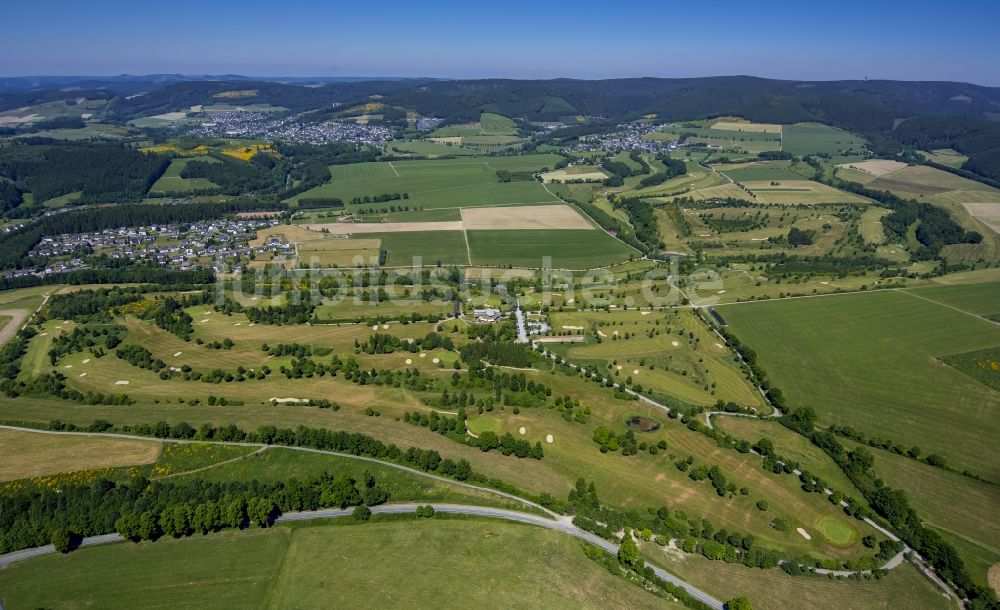 Schmallenberg aus der Vogelperspektive: Golfplatz in Schmallenberg im Bundesland Nordrhein-Westfalen