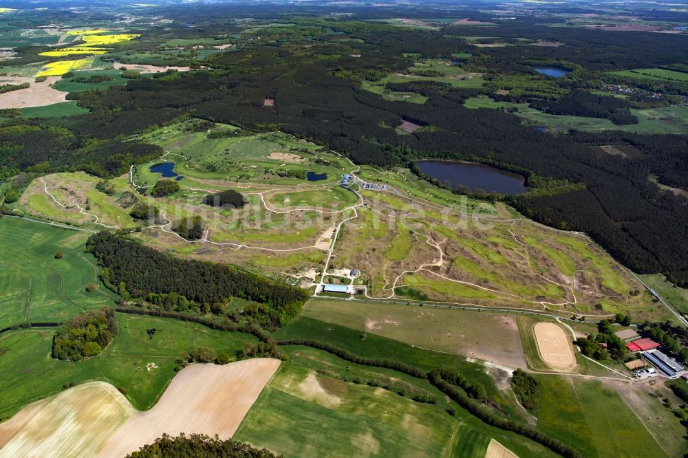 Gneven aus der Vogelperspektive: Golfplatz der WINSTONgolf GmbH in Gneven im Bundesland Mecklenburg-Vorpommern, Deutschland