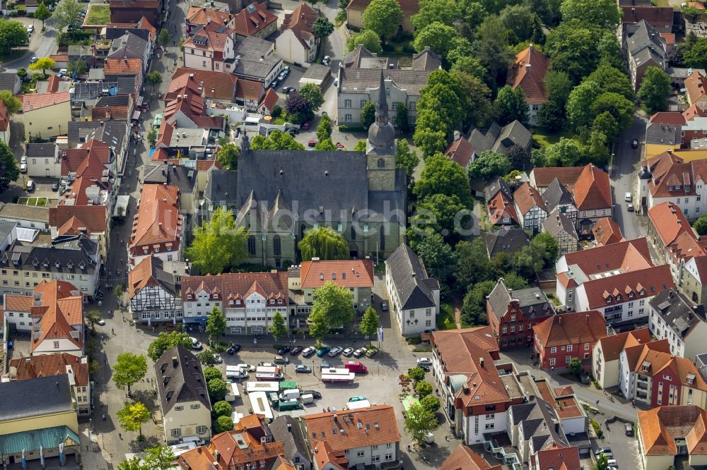 Luftaufnahme Werl - Gotische Hallenkirche Probsteikirche St. Walburga in Werl im Bundesland Nordrhein-Westfalen