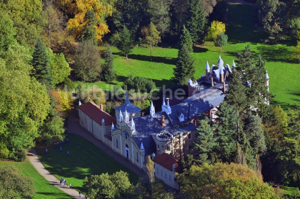 Wörlitz aus der Vogelperspektive: Gotisches Haus in Schochs Garten im Wörlitzer Park in Wörlitz im Bundesland Sachsen-Anhalt