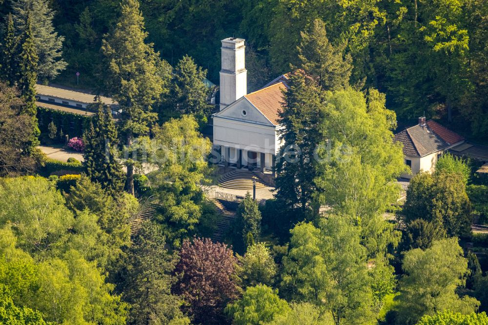 Hagen von oben - Grabreihen auf dem Gelande des Friedhofes Delstern Am Berghang in Hagen im Bundesland Nordrhein-Westfalen, Deutschland