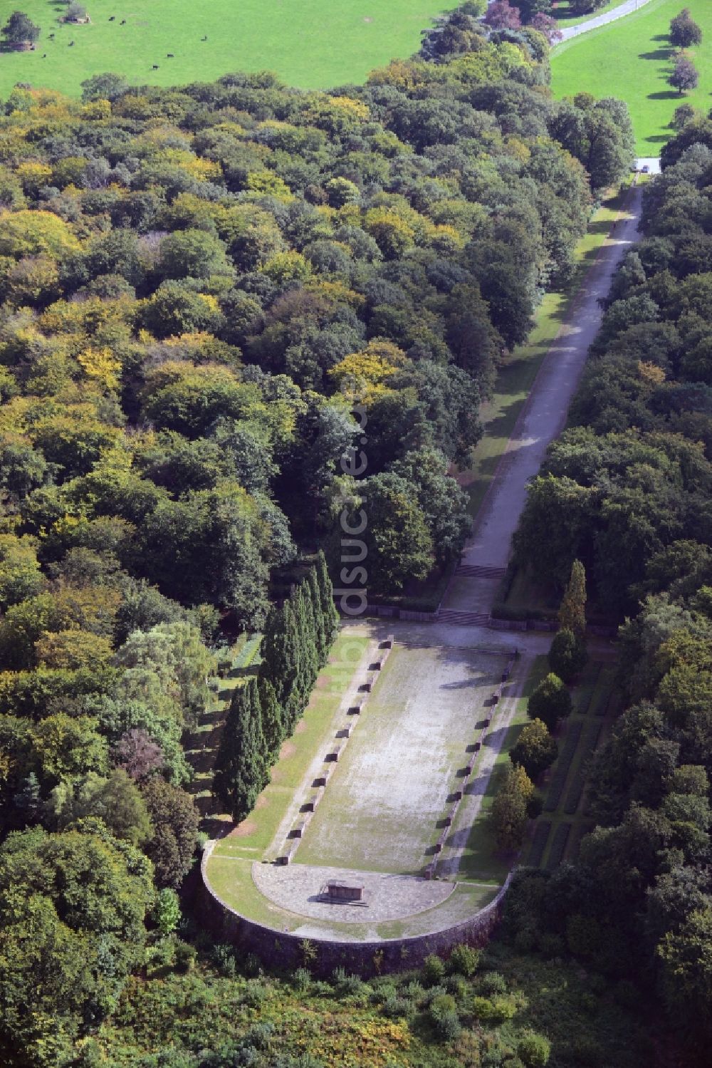 Luftbild Heidelberg - Grabreihen auf dem Gelände des Ehrenfriedhof auf dem Ameisenbuckel in Heidelberg im Bundesland Baden-Württemberg