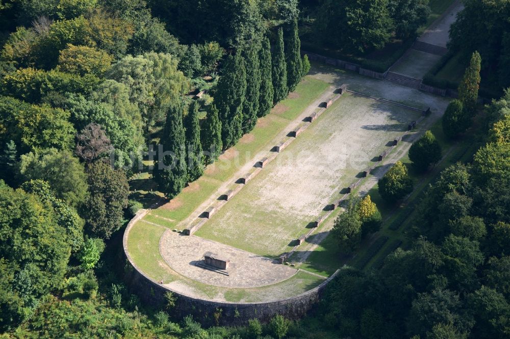 Luftaufnahme Heidelberg - Grabreihen auf dem Gelände des Ehrenfriedhof auf dem Ameisenbuckel in Heidelberg im Bundesland Baden-Württemberg