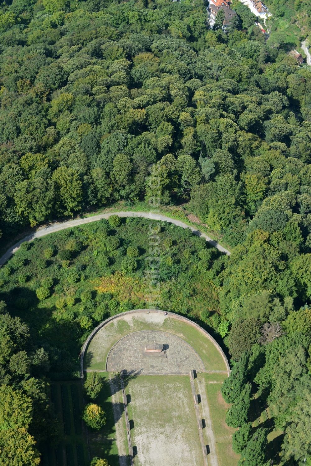 Luftbild Heidelberg - Grabreihen auf dem Gelände des Ehrenfriedhof auf dem Ameisenbuckel in Heidelberg im Bundesland Baden-Württemberg