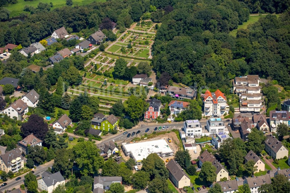 Hattingen aus der Vogelperspektive: Grabreihen auf dem Gelände des Friedhofes Blankenstein in Hattingen im Bundesland Nordrhein-Westfalen