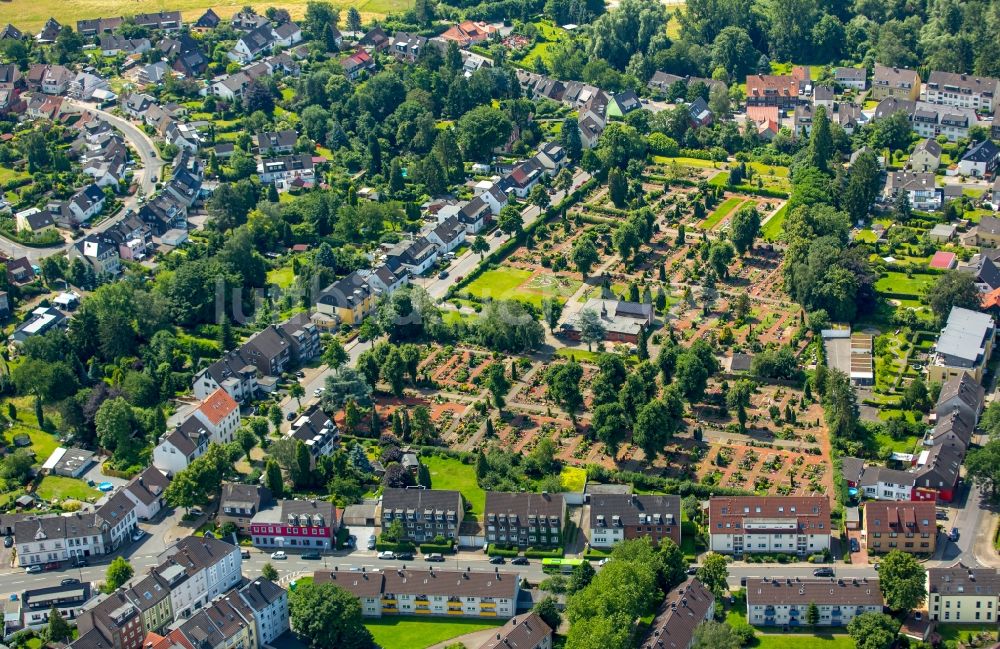 Luftbild Essen - Grabreihen auf dem Gelände des Friedhofes in Essen im Bundesland Nordrhein-Westfalen