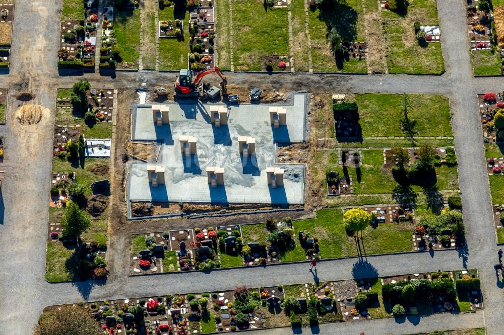 Hagen von oben - Grabreihen auf dem Gelände des Friedhofes Evangelischer und Katholischer Friedhof Boele im Ortsteil Boele in Hagen im Bundesland Nordrhein-Westfalen, Deutschland