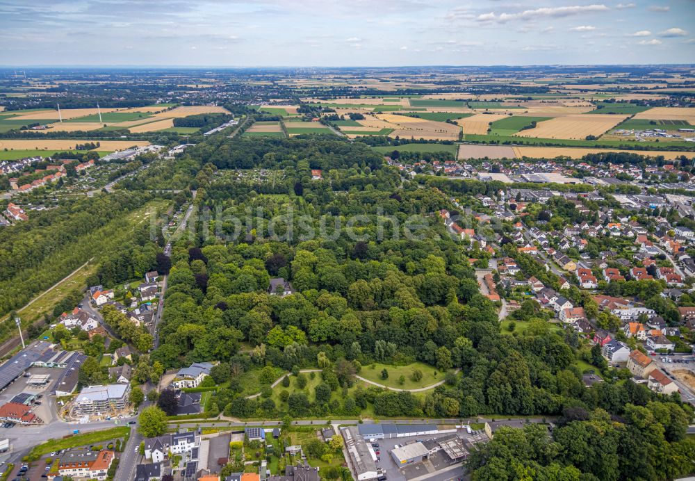 Soest von oben - Grabreihen auf dem Gelände des Friedhofes Friedhof Soest in Soest im Bundesland Nordrhein-Westfalen, Deutschland