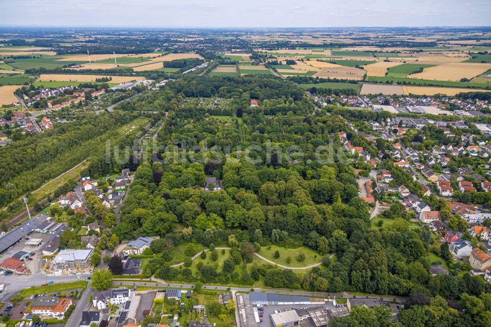 Soest aus der Vogelperspektive: Grabreihen auf dem Gelände des Friedhofes Friedhof Soest in Soest im Bundesland Nordrhein-Westfalen, Deutschland