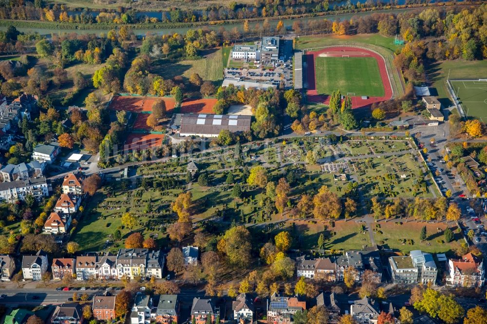 Hamm von oben - Grabreihen auf dem Gelände des Friedhofes in Hamm im Bundesland Nordrhein-Westfalen