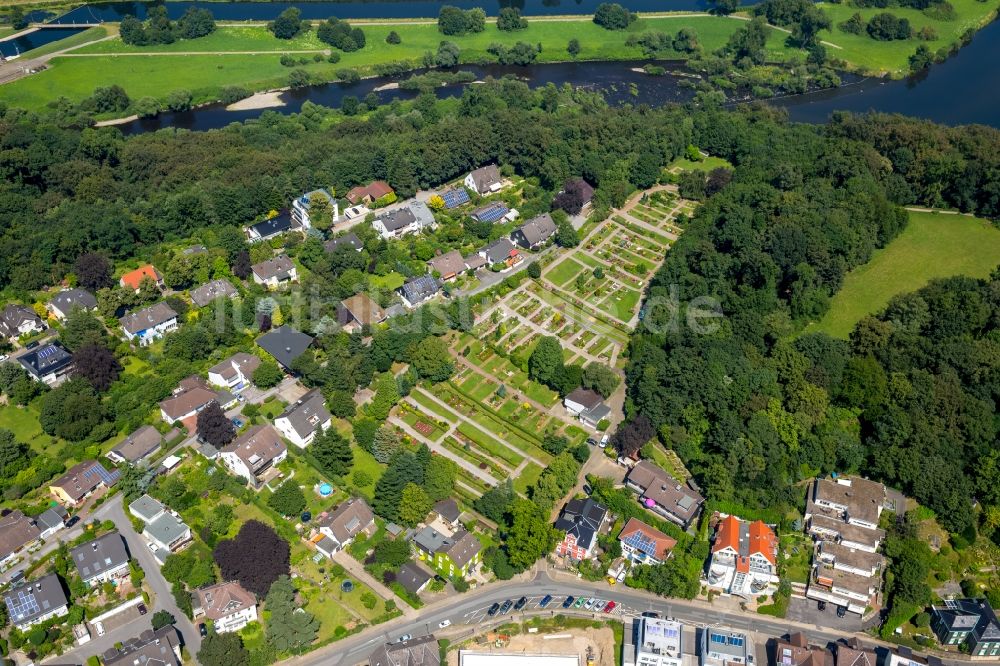 Luftbild Hattingen - Grabreihen auf dem Gelände des Friedhofes II in Hattingen - Blankenstein im Bundesland Nordrhein-Westfalen