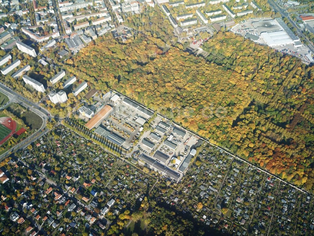 Berlin von oben - Grabreihen auf dem Gelände des Friedhofes der jüdischen Gemeinde an der Indira-Gandhi-Straße in Weißensee in Berlin