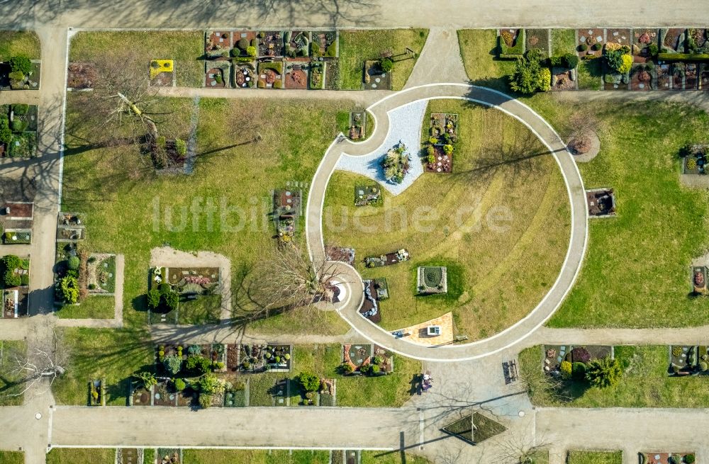 Luftbild Herne - Grabreihen auf dem Gelände des Friedhofes an der Richard-Wagner-Straße in Herne im Bundesland Nordrhein-Westfalen