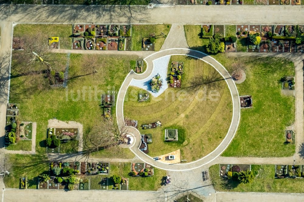 Luftaufnahme Herne - Grabreihen auf dem Gelände des Friedhofes an der Richard-Wagner-Straße in Herne im Bundesland Nordrhein-Westfalen