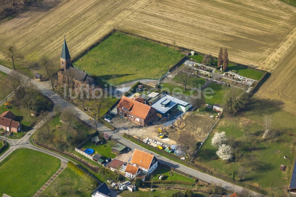 Luftbild Süddinker - Grabreihen auf dem Gelände des Friedhofes in Süddinker im Bundesland Nordrhein-Westfalen, Deutschland