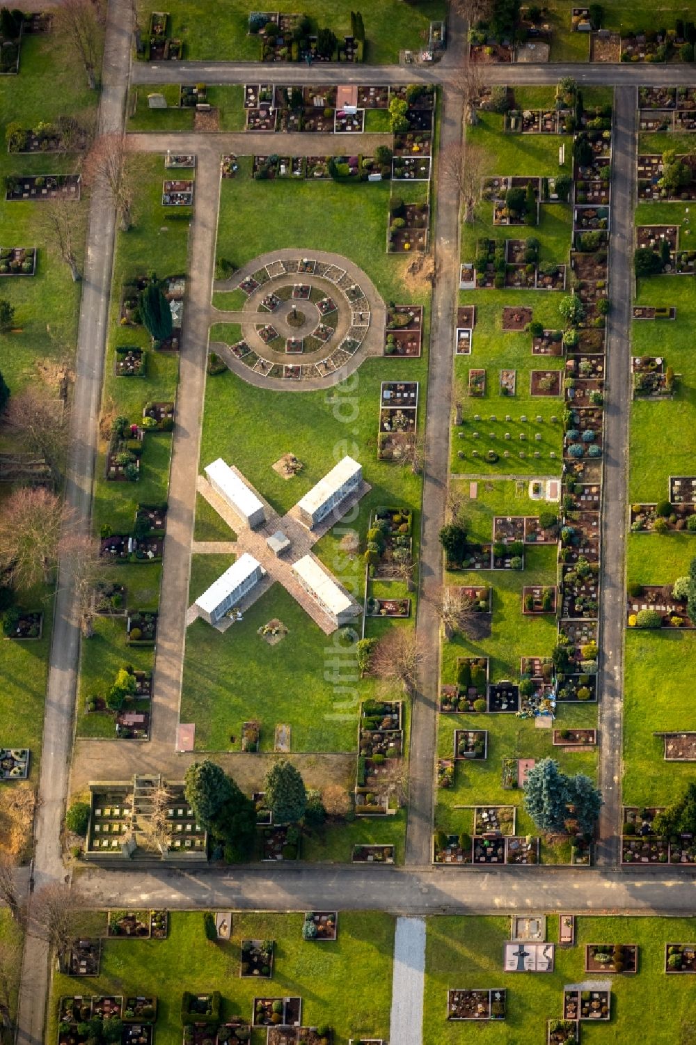 Luftbild Witten - Grabreihen auf dem Gelände des Friedhofes in Witten im Bundesland Nordrhein-Westfalen