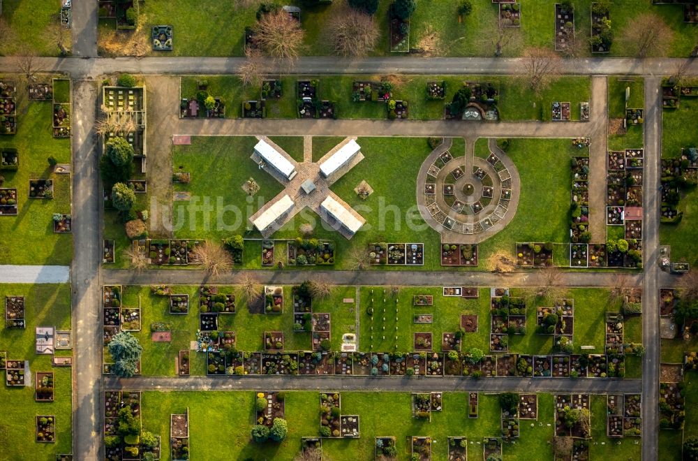 Luftaufnahme Witten - Grabreihen auf dem Gelände des Friedhofes in Witten im Bundesland Nordrhein-Westfalen