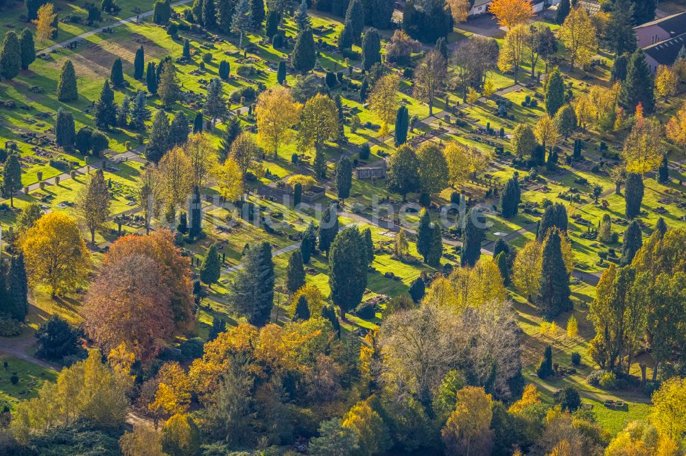 Luftbild Witten - Grabreihen auf dem Gelände des Friedhofes in Witten im Bundesland Nordrhein-Westfalen