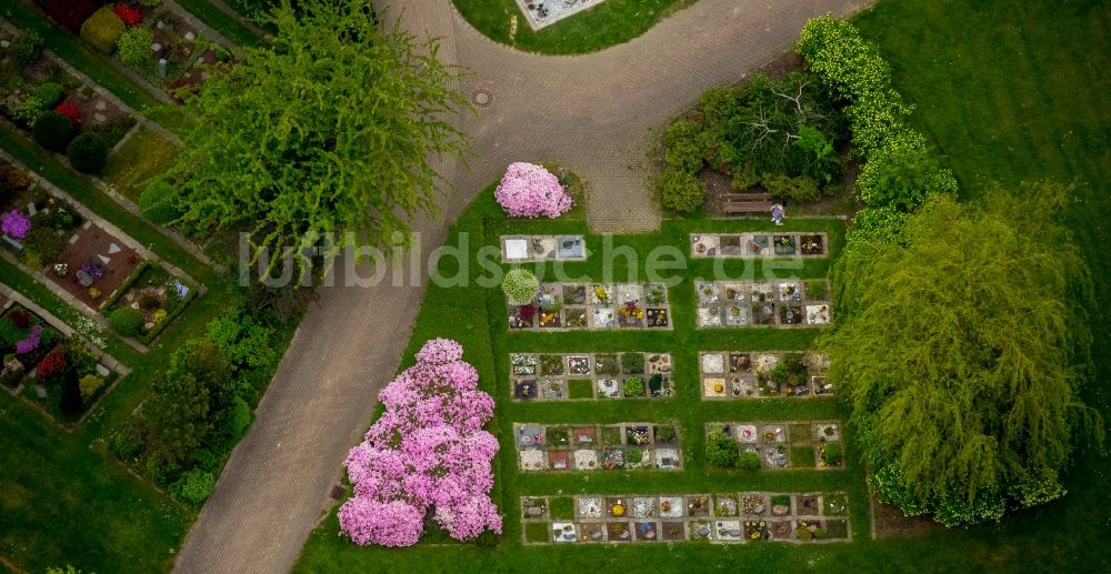 Luftbild Gevelsberg - Grabreihen auf dem Gelände des Zentraler kommunalen Friedhofes in Gevelsberg im Bundesland Nordrhein-Westfalen