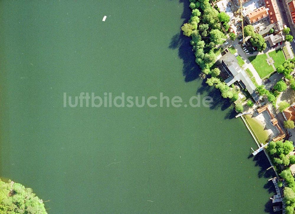 Luftbild Strausberg / BRB - 90-Grad-Sicht auf Uferbereiche des Straussees in Strausberg / Brandenburg.